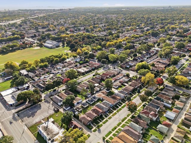 8718 S Euclid Avenue, Chicago, IL 60617
