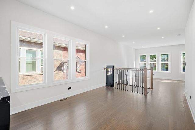 8718 S Euclid Avenue, Chicago, IL 60617