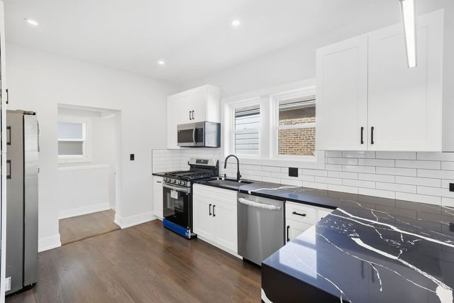 8718 S Euclid Avenue, Chicago, IL 60617