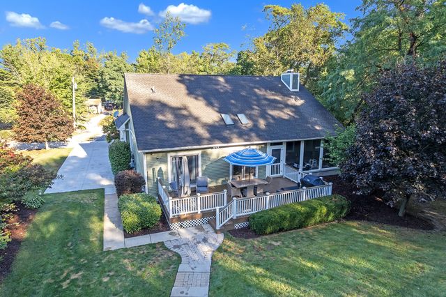 6240 Hiawatha Road, Whitmore Lake, MI 48189