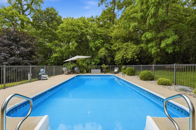 6240 Hiawatha Road, Whitmore Lake, MI 48189