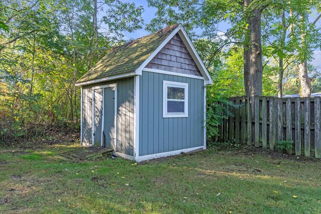 6240 Hiawatha Road, Whitmore Lake, MI 48189