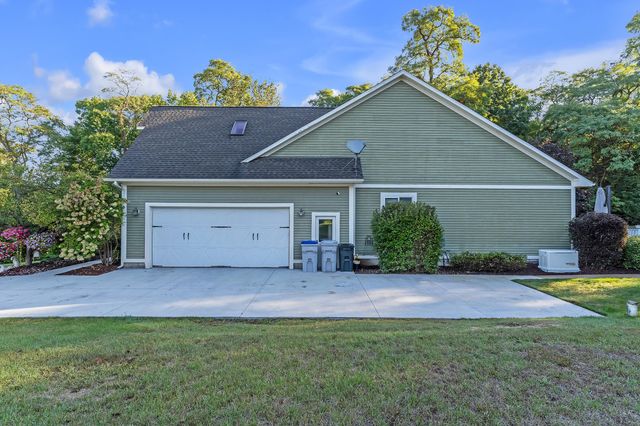 6240 Hiawatha Road, Whitmore Lake, MI 48189