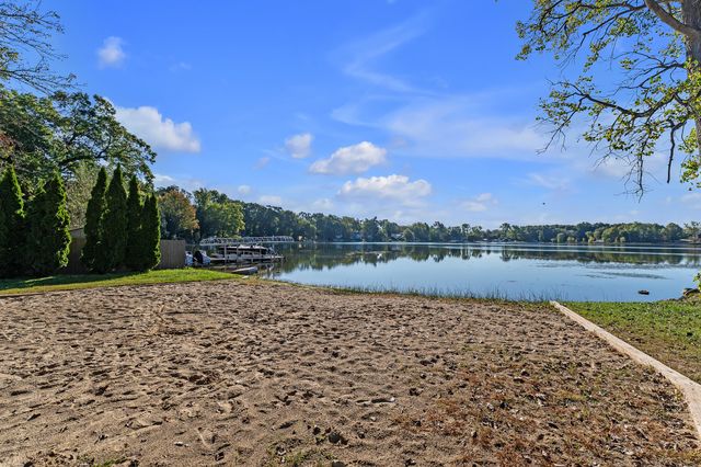 6240 Hiawatha Road, Whitmore Lake, MI 48189
