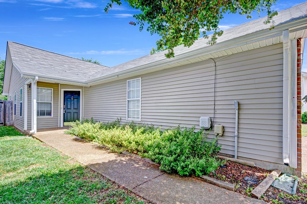 2712 River Bend Dr, Nashville, TN 37214