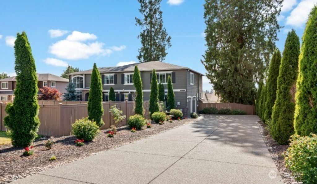 20213 126th Avenue NE, Bothell, WA 98011