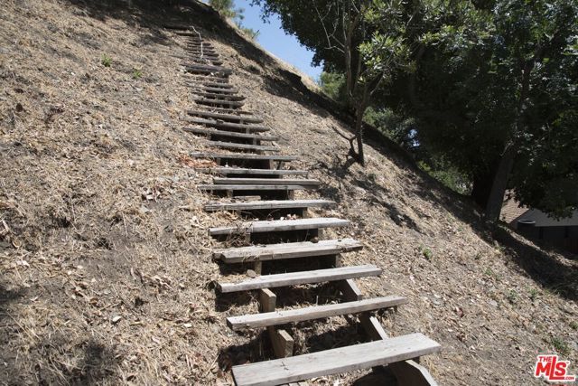 1033 Hollybush, Los Angeles, CA 90077