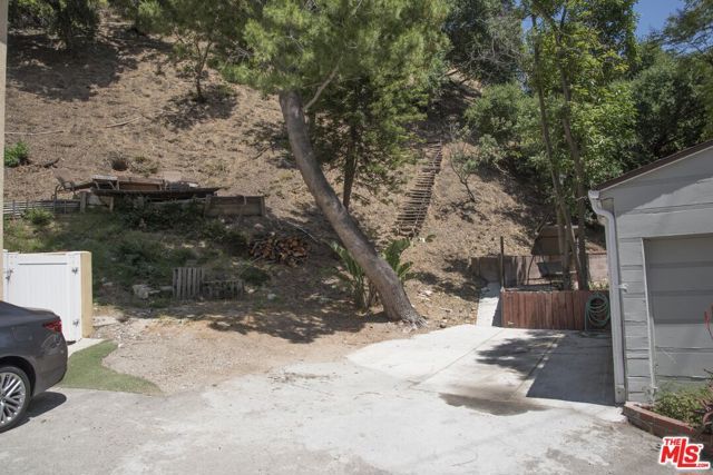 1033 Hollybush, Los Angeles, CA 90077