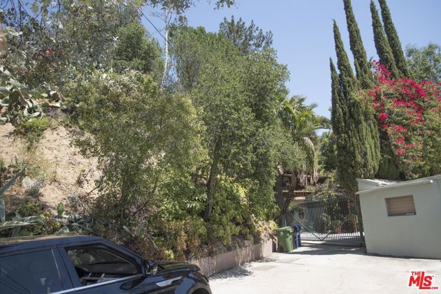 1033 Hollybush, Los Angeles, CA 90077