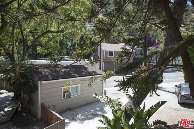 1033 Hollybush, Los Angeles, CA 90077