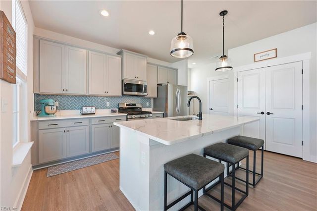 246 McCormick DR, Suffolk, VA 23434