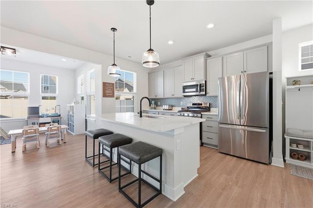 246 McCormick DR, Suffolk, VA 23434