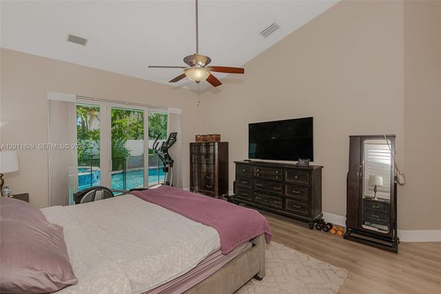 18253 NW 15th Ln, Pembroke Pines, FL 33029