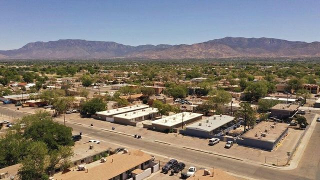 308 Charleston Street NE, Albuquerque, NM 87108