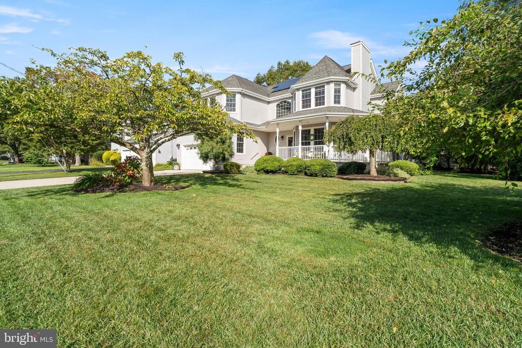 100 MARLIN RD, Manahawkin, NJ 08050