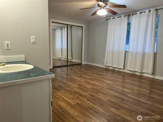 30118 14th Avenue E, Roy, WA 98580