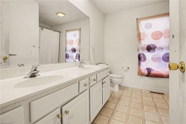 165 Cameron Way Circle, Winston-salem, NC 27103