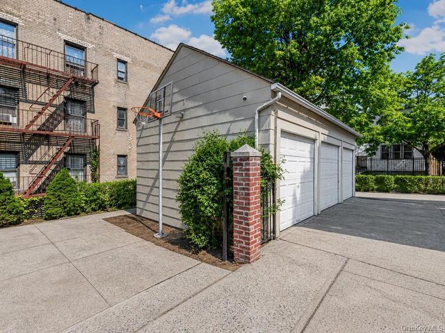 636 E 219th Street, Bronx, NY 10467