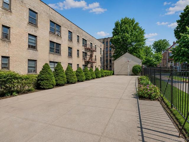 636 E 219th Street, Bronx, NY 10467