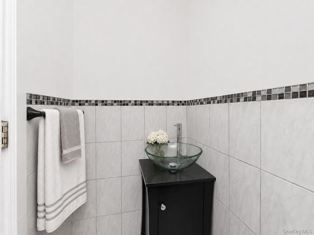 636 E 219th Street, Bronx, NY 10467