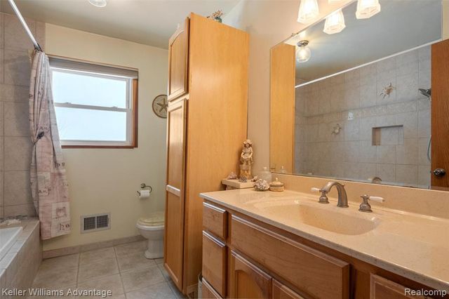 340 Angola Street, Wolverine Lake, MI 48390