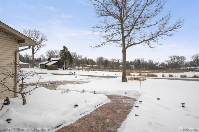 340 Angola Street, Wolverine Lake, MI 48390