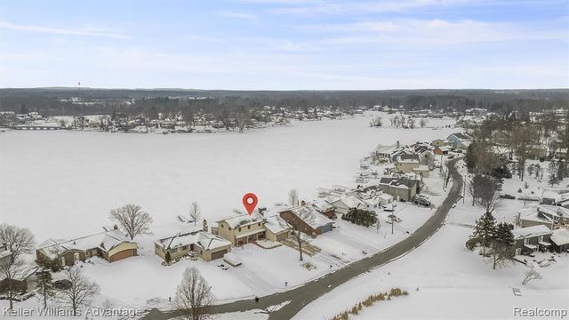 340 Angola Street, Wolverine Lake, MI 48390