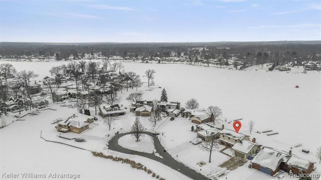 340 Angola Street, Wolverine Lake, MI 48390