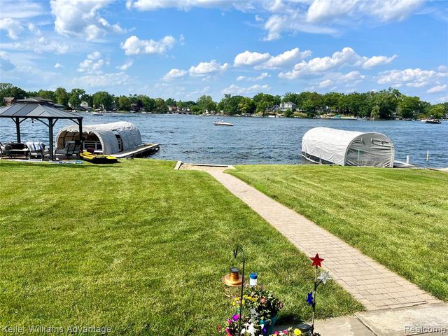 340 Angola Street, Wolverine Lake, MI 48390