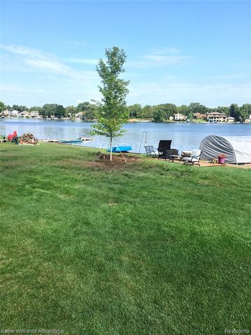 340 Angola Street, Wolverine Lake, MI 48390