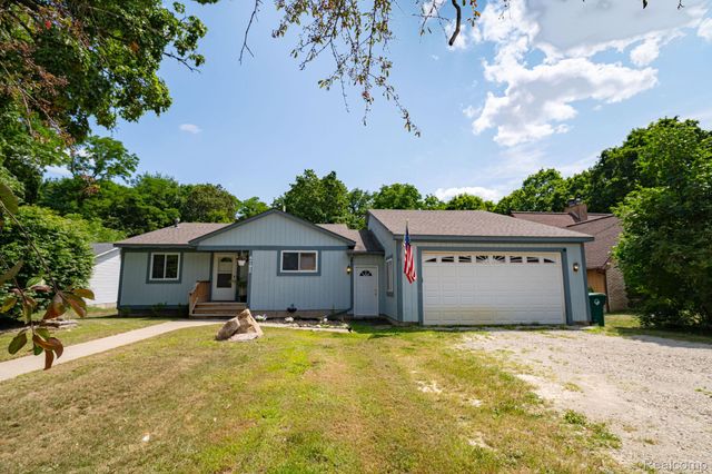 4792 Broadway Street, Commerce Charter Township, MI 48382