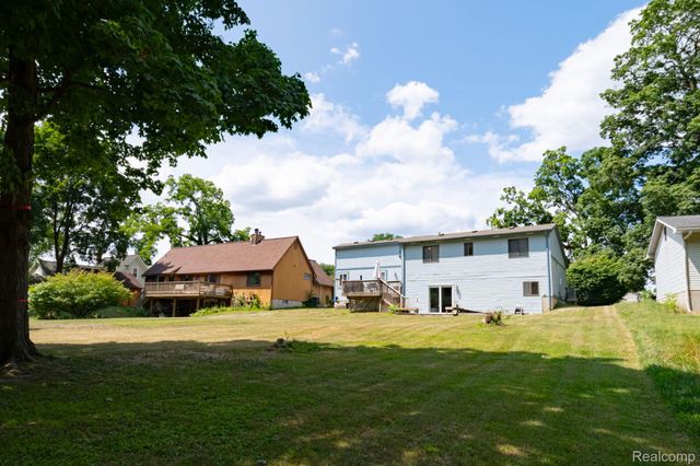 4792 Broadway Street, Commerce Charter Township, MI 48382