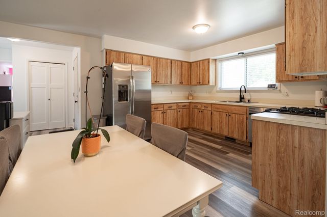 4792 Broadway Street, Commerce Charter Township, MI 48382