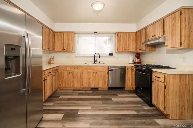 4792 Broadway Street, Commerce Charter Township, MI 48382