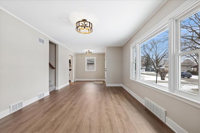 4518 W Shore Drive, Mchenry, IL 60050