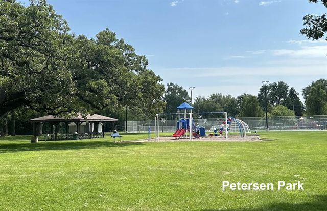 4518 W Shore Drive, Mchenry, IL 60050