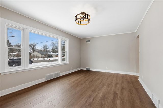 4518 W Shore Drive, Mchenry, IL 60050