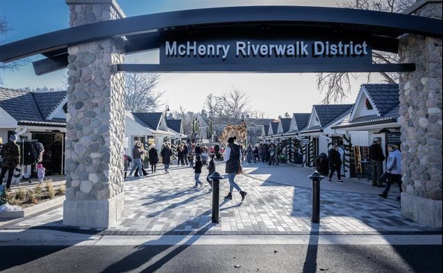 4518 W Shore Drive, Mchenry, IL 60050