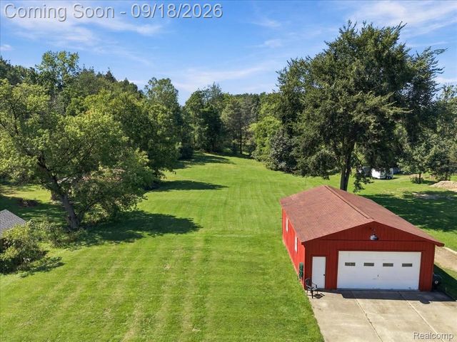 11184 N Fenton Road, Fenton Charter Township, MI 48430