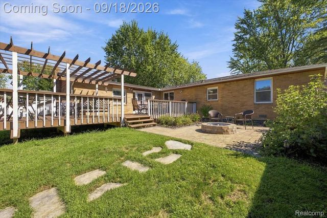 11184 N Fenton Road, Fenton Charter Township, MI 48430