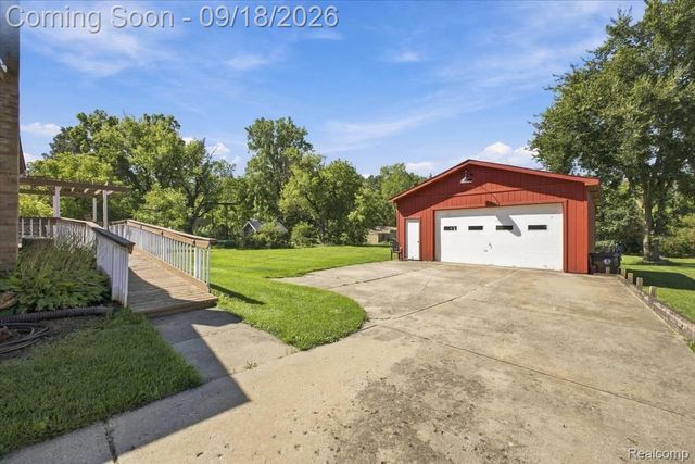 11184 N Fenton Road, Fenton Charter Township, MI 48430