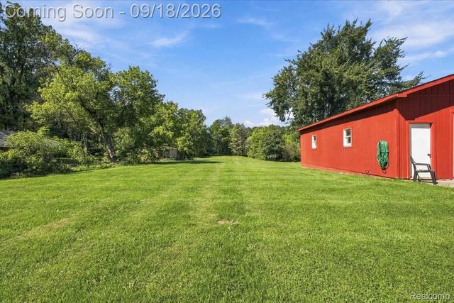 11184 N Fenton Road, Fenton Charter Township, MI 48430