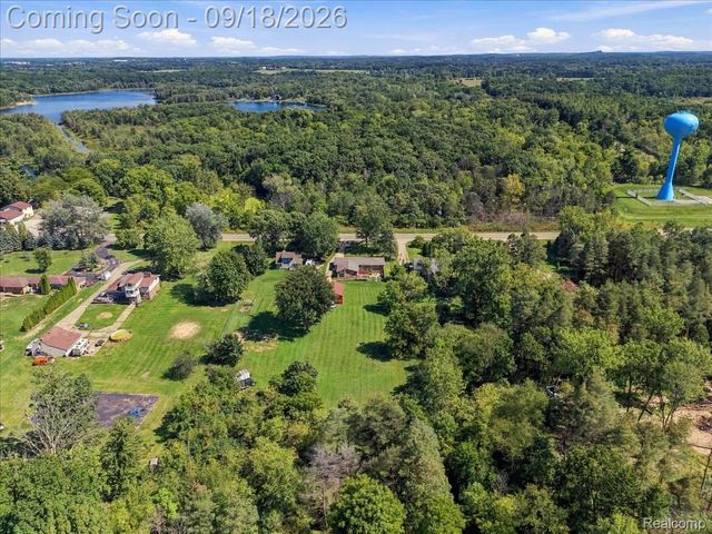 11184 N Fenton Road, Fenton Charter Township, MI 48430