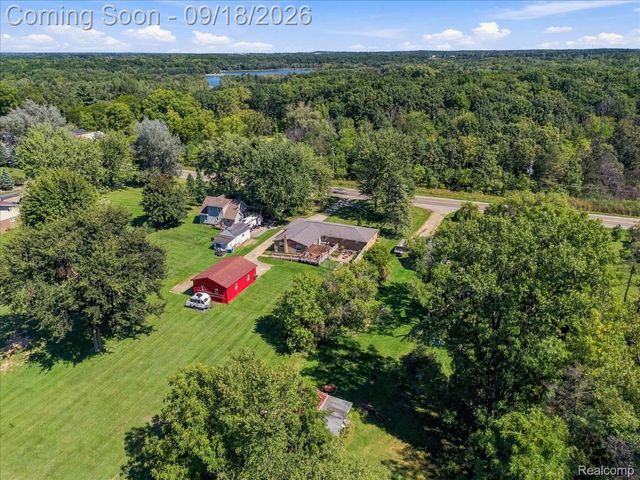 11184 N Fenton Road, Fenton Charter Township, MI 48430