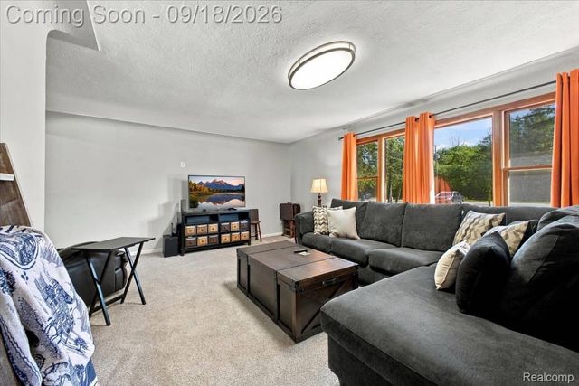 11184 N Fenton Road, Fenton Charter Township, MI 48430