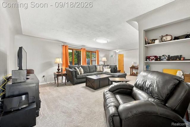 11184 N Fenton Road, Fenton Charter Township, MI 48430
