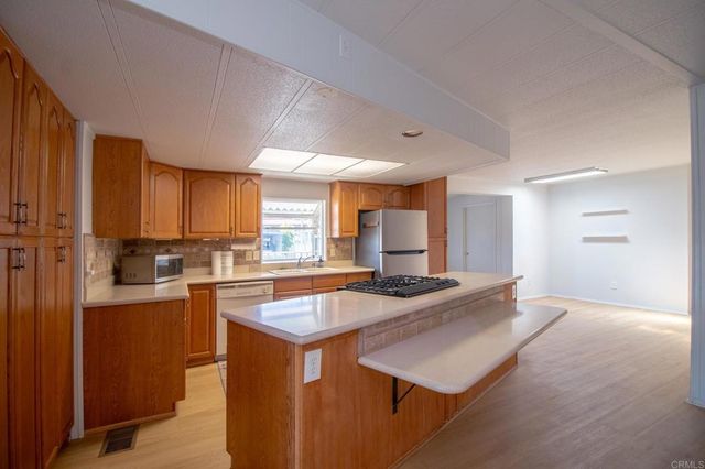 200 N El Camino Real SPC 181, Oceanside, CA 92058