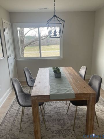 8406 Pine Hill Rd, Mechanicsville, VA 23116