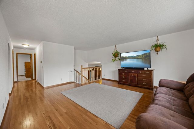 569 327th Avenue NE, Cambridge, MN 55008
