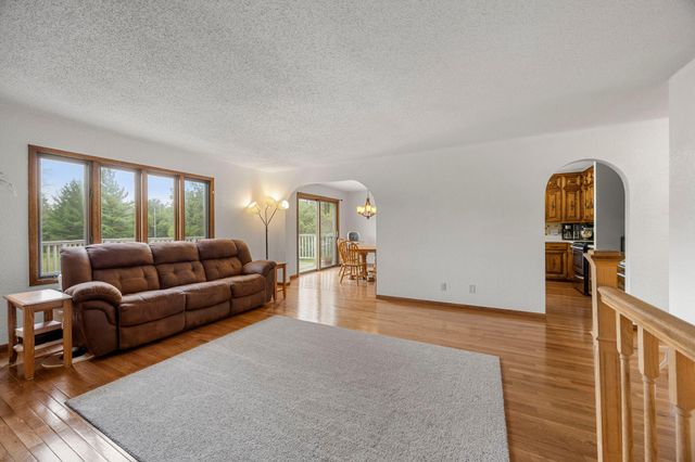 569 327th Avenue NE, Cambridge, MN 55008